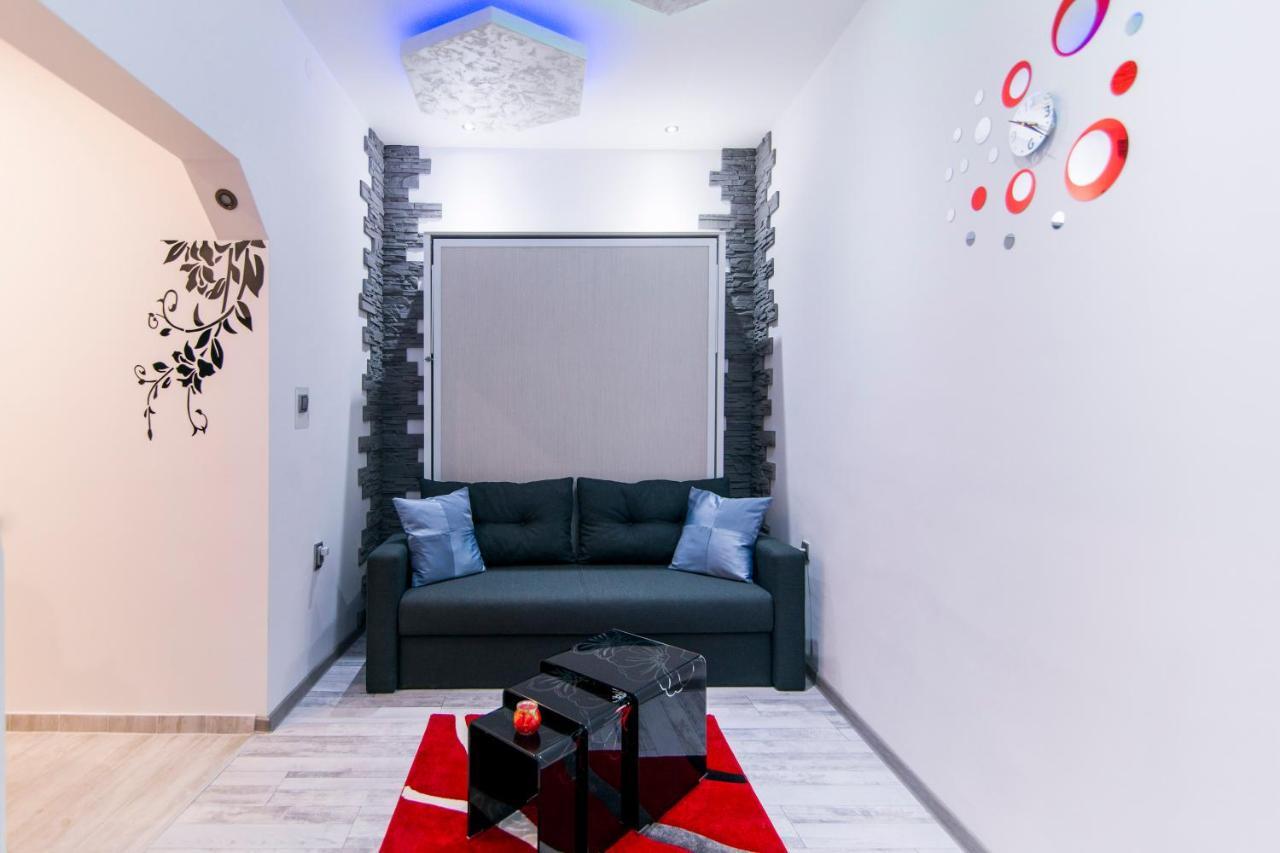 Data Central Studio Novi Sad Luaran gambar